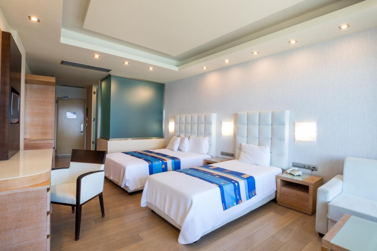 Konstantinos Palace カルパトス エクステリア 写真